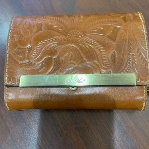 Wallet, lots of space, like new